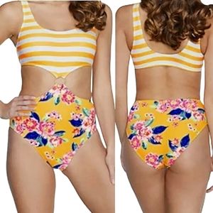 NWT One Piece Swimsuit In Floral/ Stripe Combo Size XL 💛
